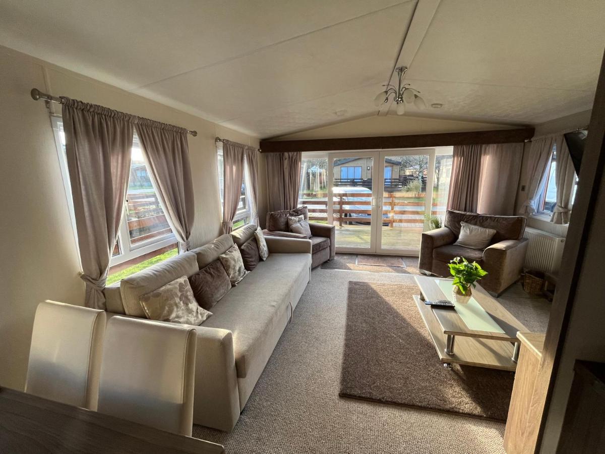 Hazel Oaks, Beautiful Lodge With Hot Tub - Sleeps 6 - Felmoor Park Morpeth Extérieur photo
