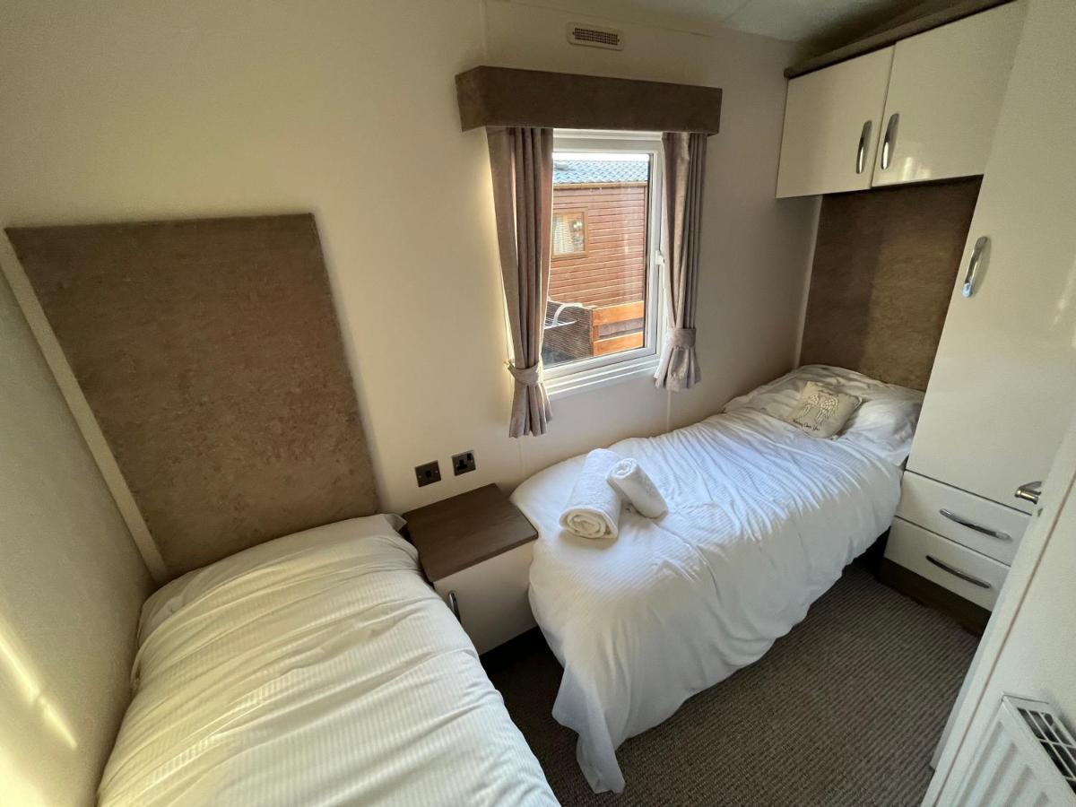 Hazel Oaks, Beautiful Lodge With Hot Tub - Sleeps 6 - Felmoor Park Morpeth Extérieur photo