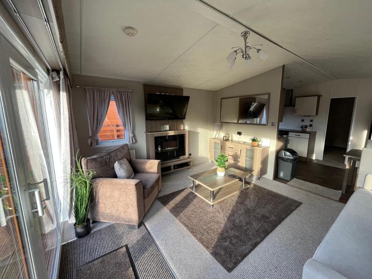 Hazel Oaks, Beautiful Lodge With Hot Tub - Sleeps 6 - Felmoor Park Morpeth Extérieur photo