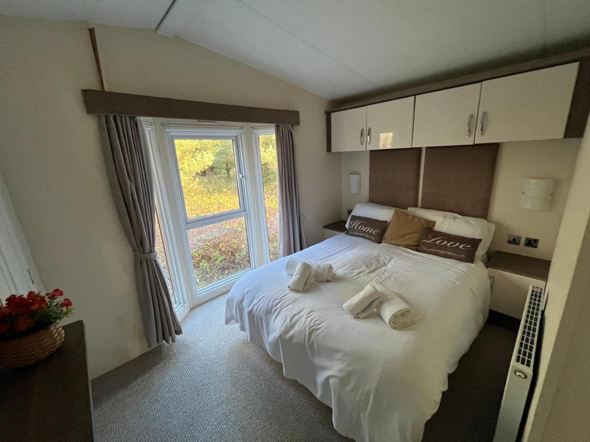 Hazel Oaks, Beautiful Lodge With Hot Tub - Sleeps 6 - Felmoor Park Morpeth Extérieur photo