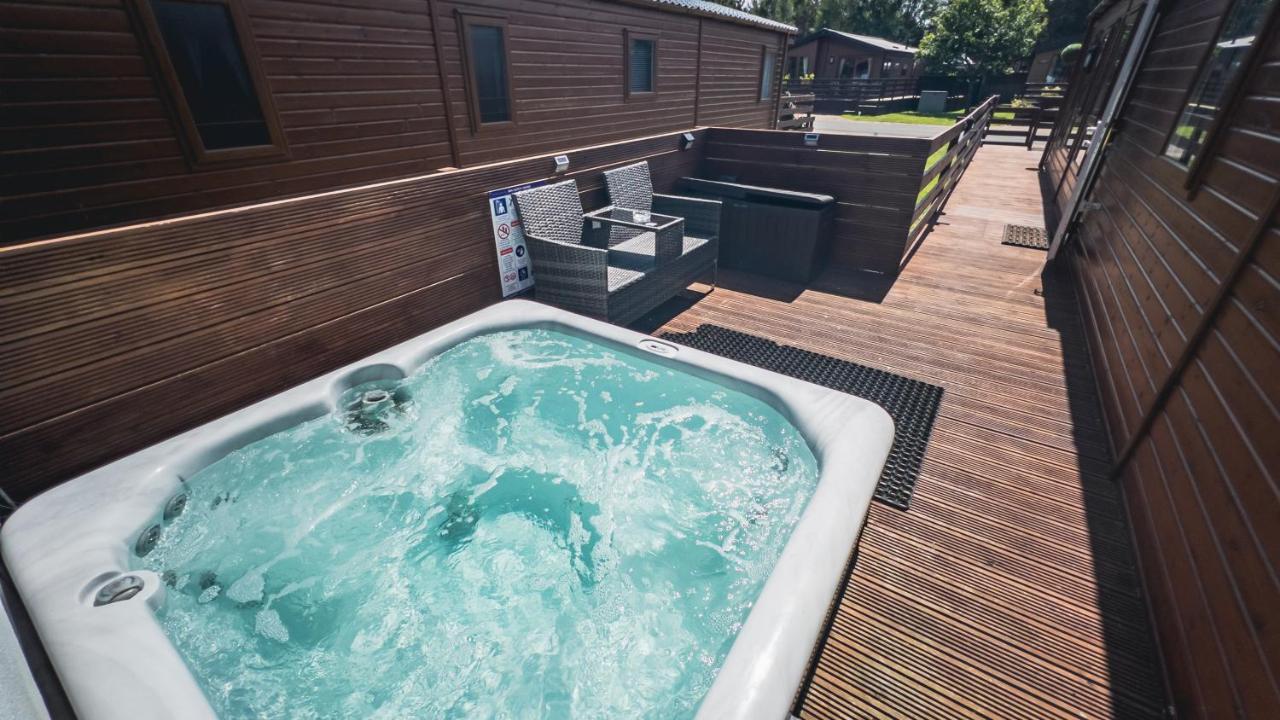 Hazel Oaks, Beautiful Lodge With Hot Tub - Sleeps 6 - Felmoor Park Morpeth Extérieur photo