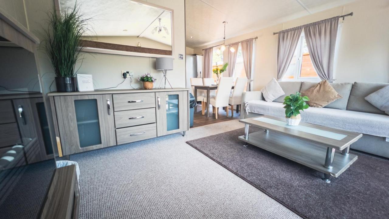 Hazel Oaks, Beautiful Lodge With Hot Tub - Sleeps 6 - Felmoor Park Morpeth Extérieur photo