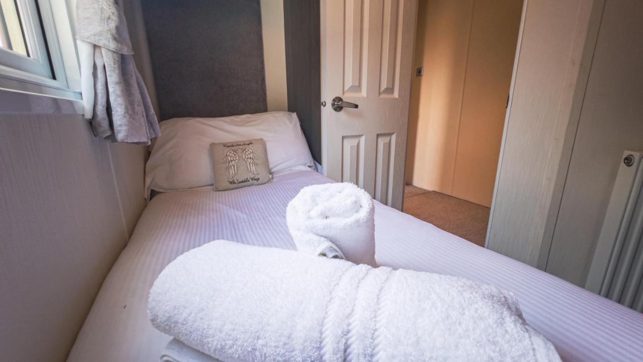 Hazel Oaks, Beautiful Lodge With Hot Tub - Sleeps 6 - Felmoor Park Morpeth Extérieur photo