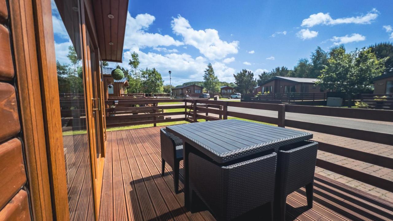 Hazel Oaks, Beautiful Lodge With Hot Tub - Sleeps 6 - Felmoor Park Morpeth Extérieur photo