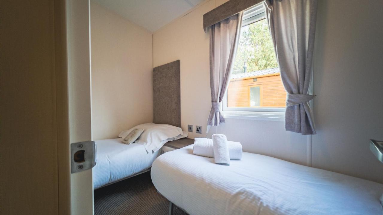 Hazel Oaks, Beautiful Lodge With Hot Tub - Sleeps 6 - Felmoor Park Morpeth Extérieur photo