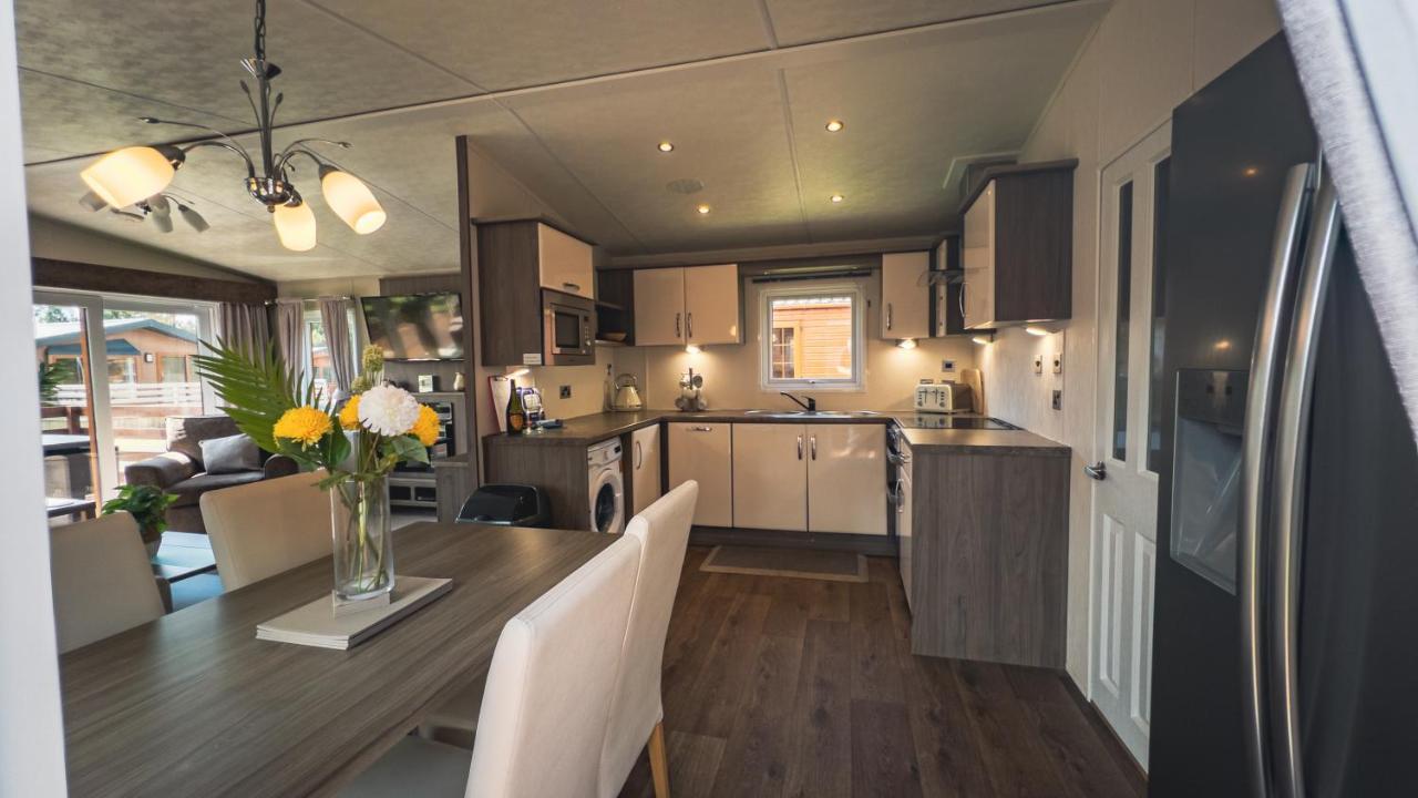 Hazel Oaks, Beautiful Lodge With Hot Tub - Sleeps 6 - Felmoor Park Morpeth Extérieur photo
