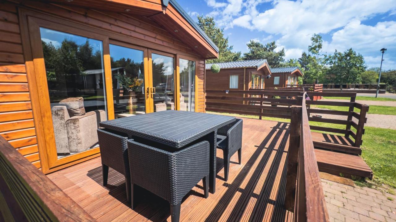 Hazel Oaks, Beautiful Lodge With Hot Tub - Sleeps 6 - Felmoor Park Morpeth Extérieur photo