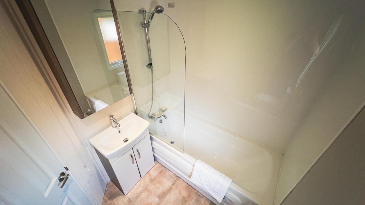 Hazel Oaks, Beautiful Lodge With Hot Tub - Sleeps 6 - Felmoor Park Morpeth Extérieur photo