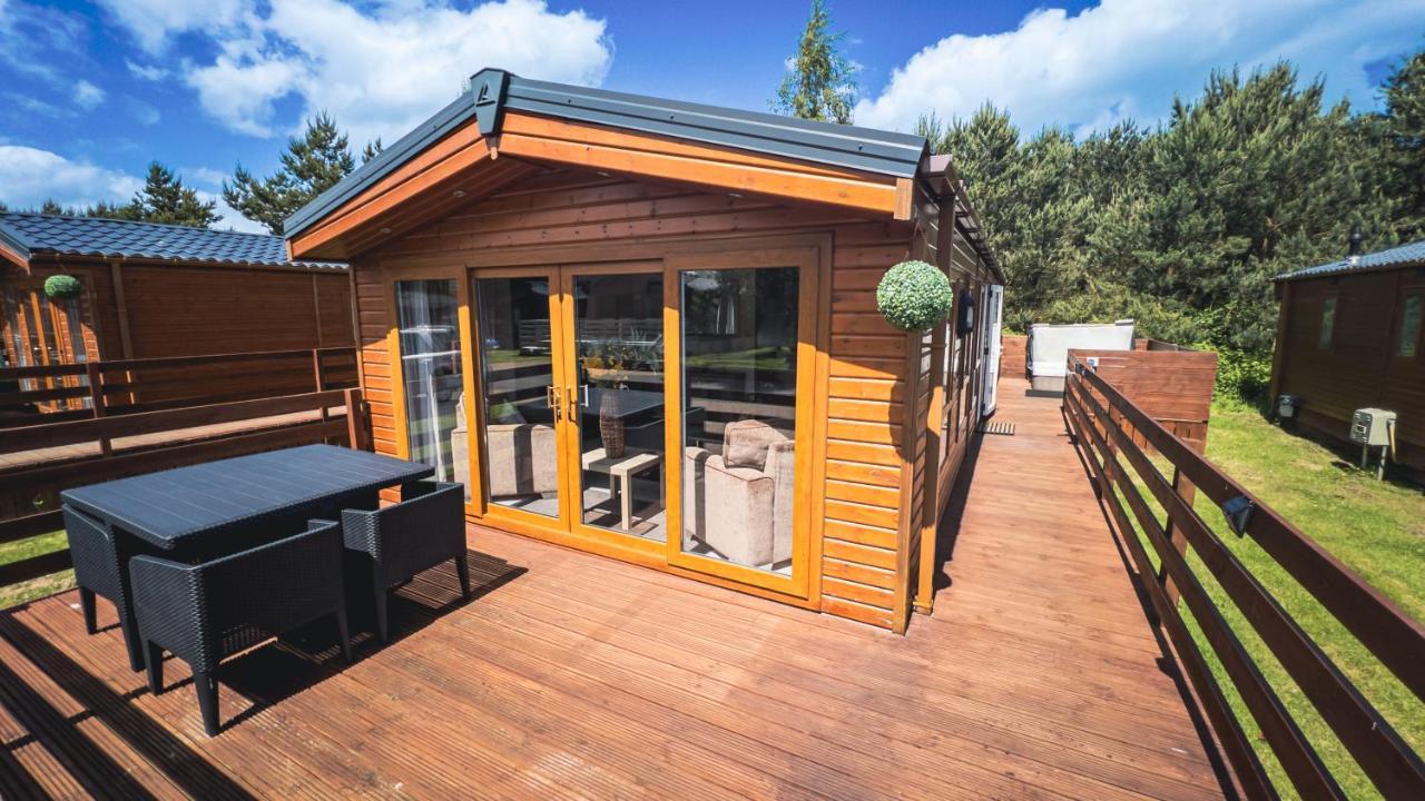 Hazel Oaks, Beautiful Lodge With Hot Tub - Sleeps 6 - Felmoor Park Morpeth Extérieur photo