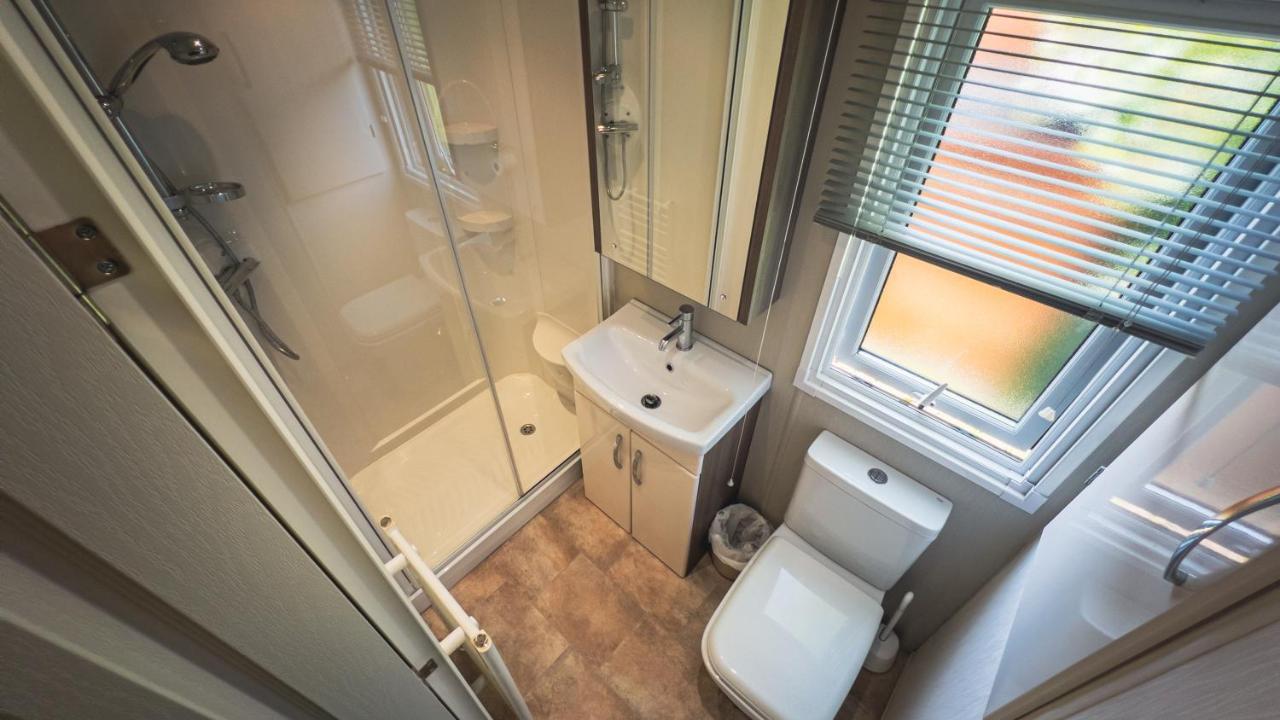 Hazel Oaks, Beautiful Lodge With Hot Tub - Sleeps 6 - Felmoor Park Morpeth Extérieur photo