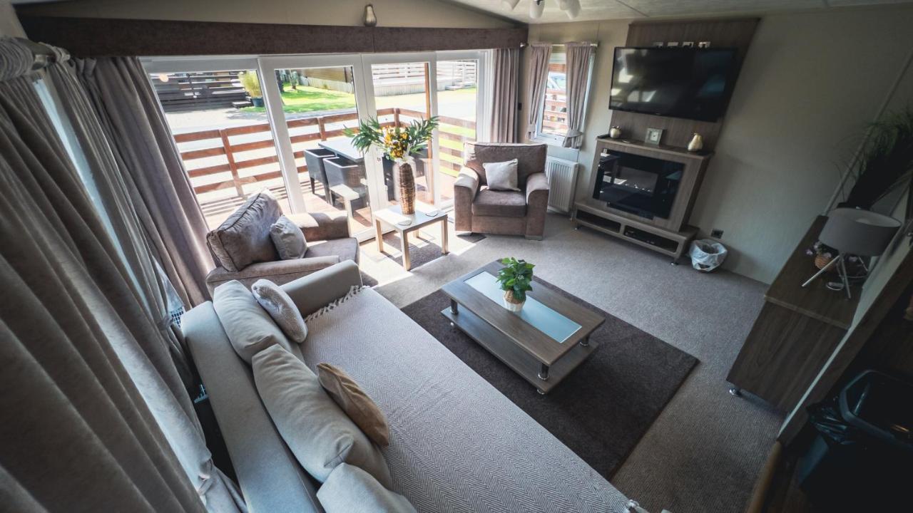 Hazel Oaks, Beautiful Lodge With Hot Tub - Sleeps 6 - Felmoor Park Morpeth Extérieur photo