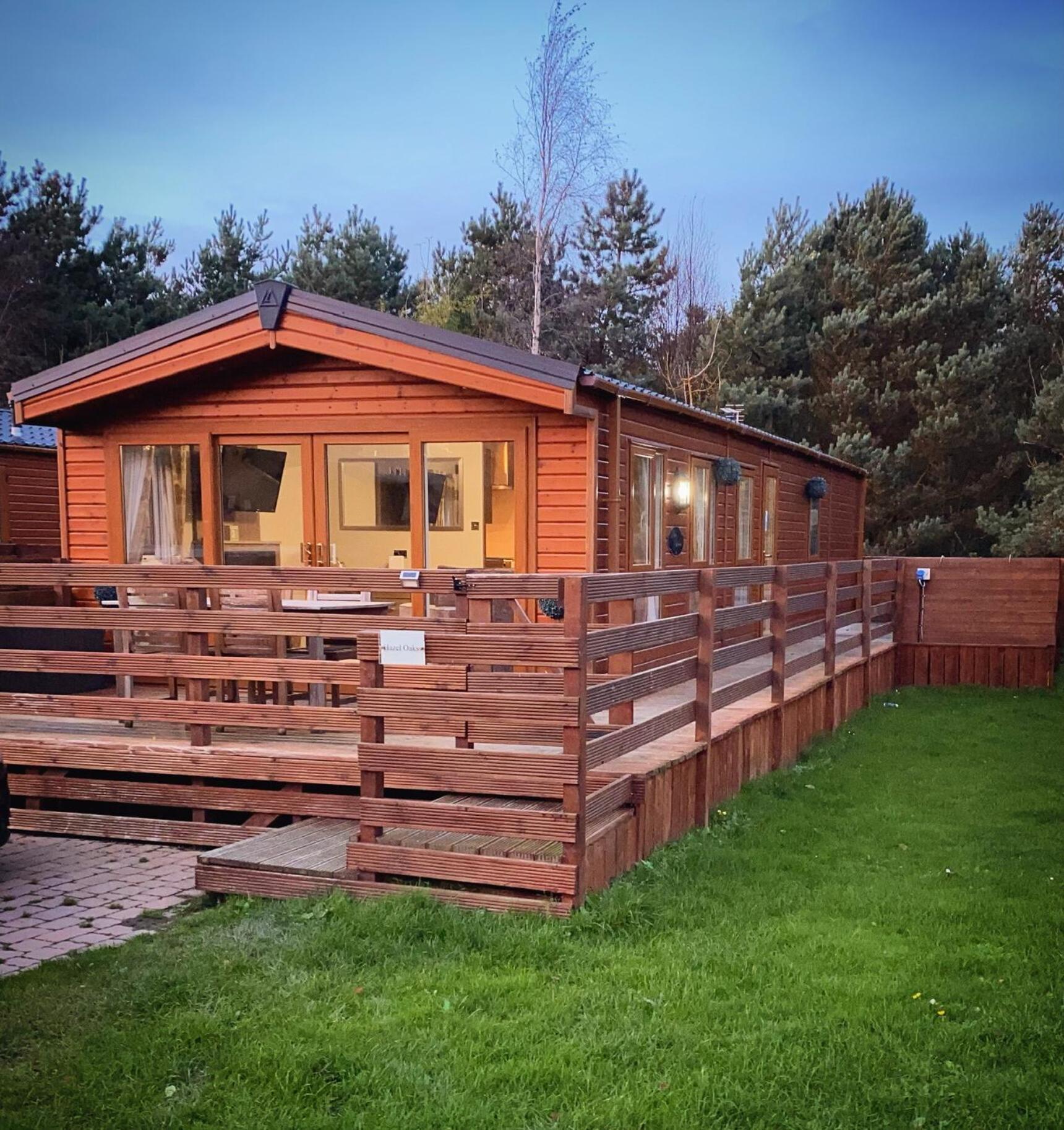 Hazel Oaks, Beautiful Lodge With Hot Tub - Sleeps 6 - Felmoor Park Morpeth Extérieur photo
